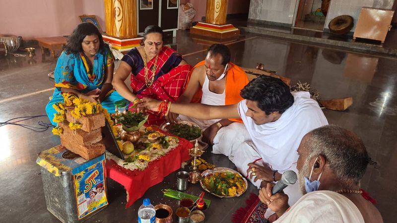 Minister Prabhu Prabhu Chauhan performs special puja for BSY recovery from Covid19