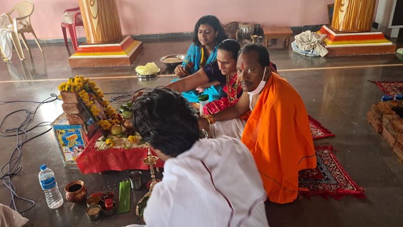 Minister Prabhu Prabhu Chauhan performs special puja for BSY recovery from Covid19