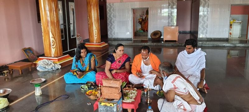 Minister Prabhu Prabhu Chauhan performs special puja for BSY recovery from Covid19