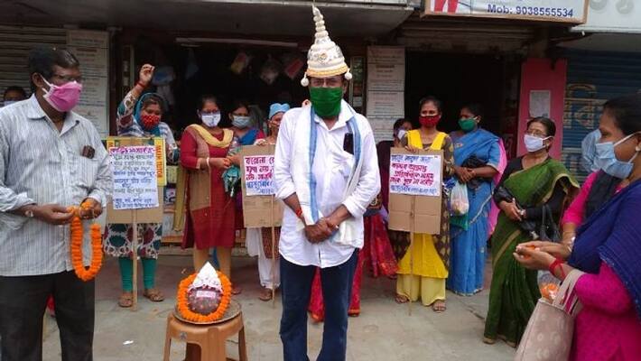 Man marries corona virus as symbolic wife to give social message BTD Man marries corona virus as symbolic wife to give social message BTD