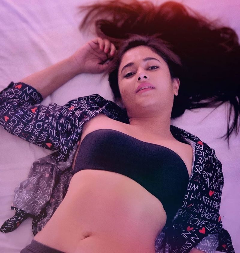 poonam Bajwa hot Bedroom Photo shoot going viral