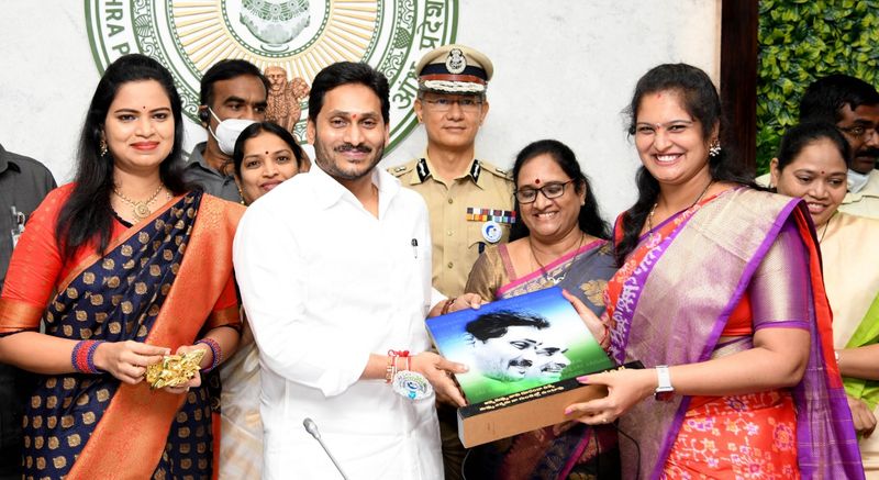 home minister, YCP women MLAs ties Rakhi to CM Jagan
