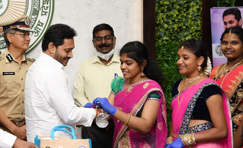 home minister, YCP women MLAs ties Rakhi to CM Jagan