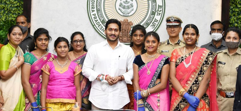 home minister, YCP women MLAs ties Rakhi to CM Jagan