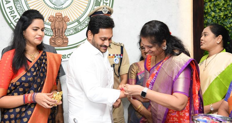 home minister, YCP women MLAs ties Rakhi to CM Jagan