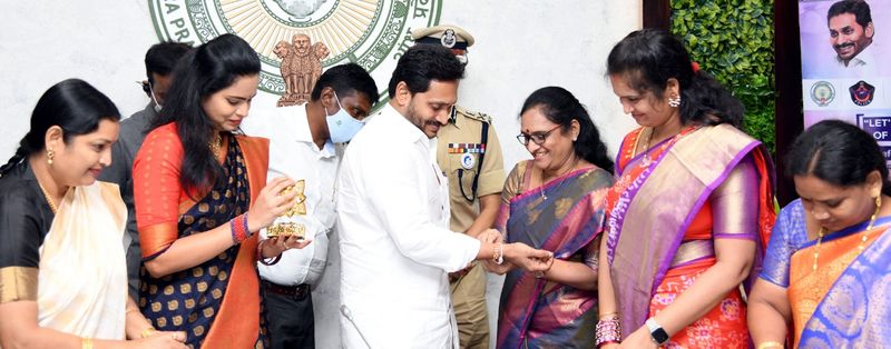home minister, YCP women MLAs ties Rakhi to CM Jagan
