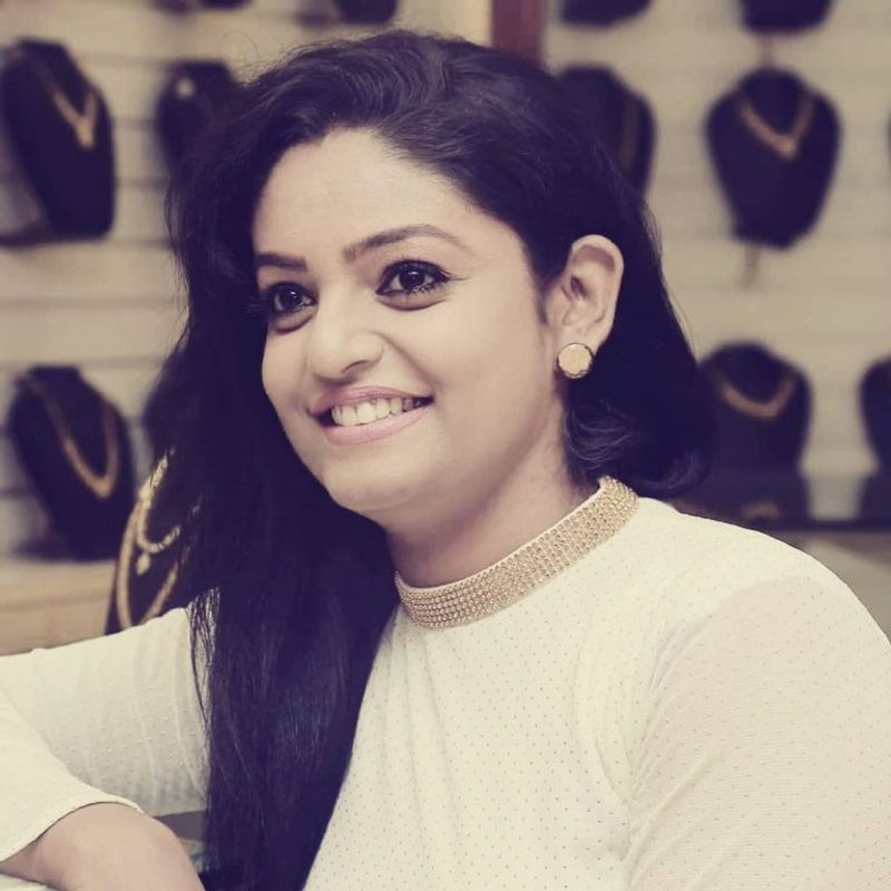 Karthika Deepam Fame Vantalakka Premi Viswanath Photos Viral