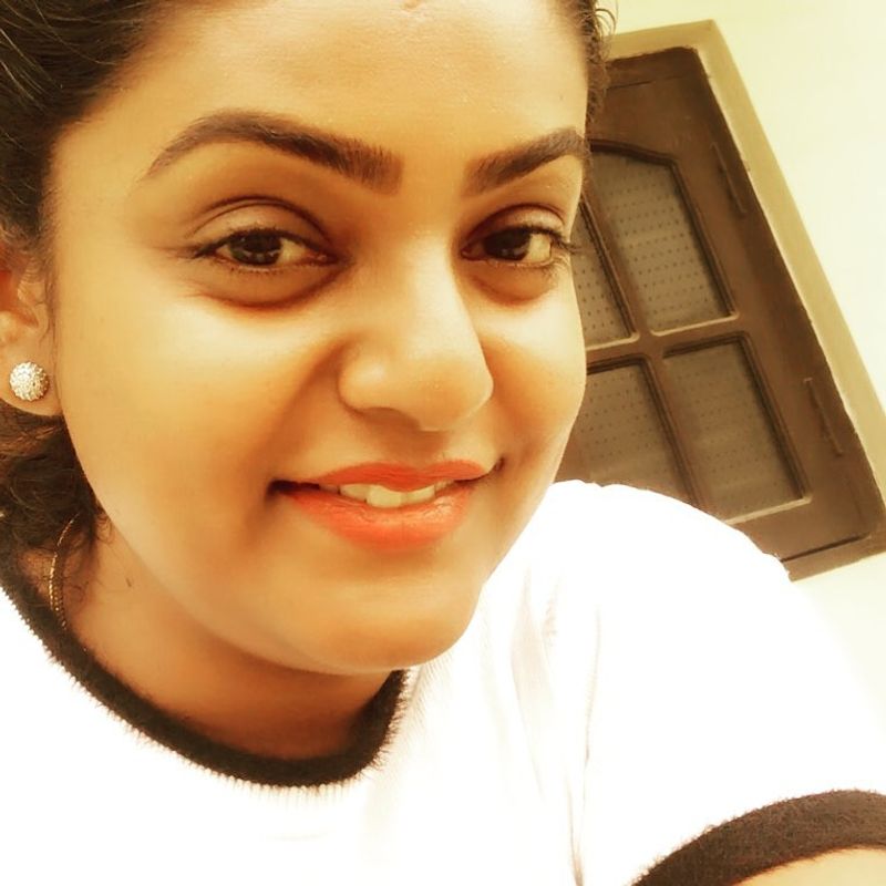 Karthika Deepam Fame Vantalakka Premi Viswanath Photos Viral