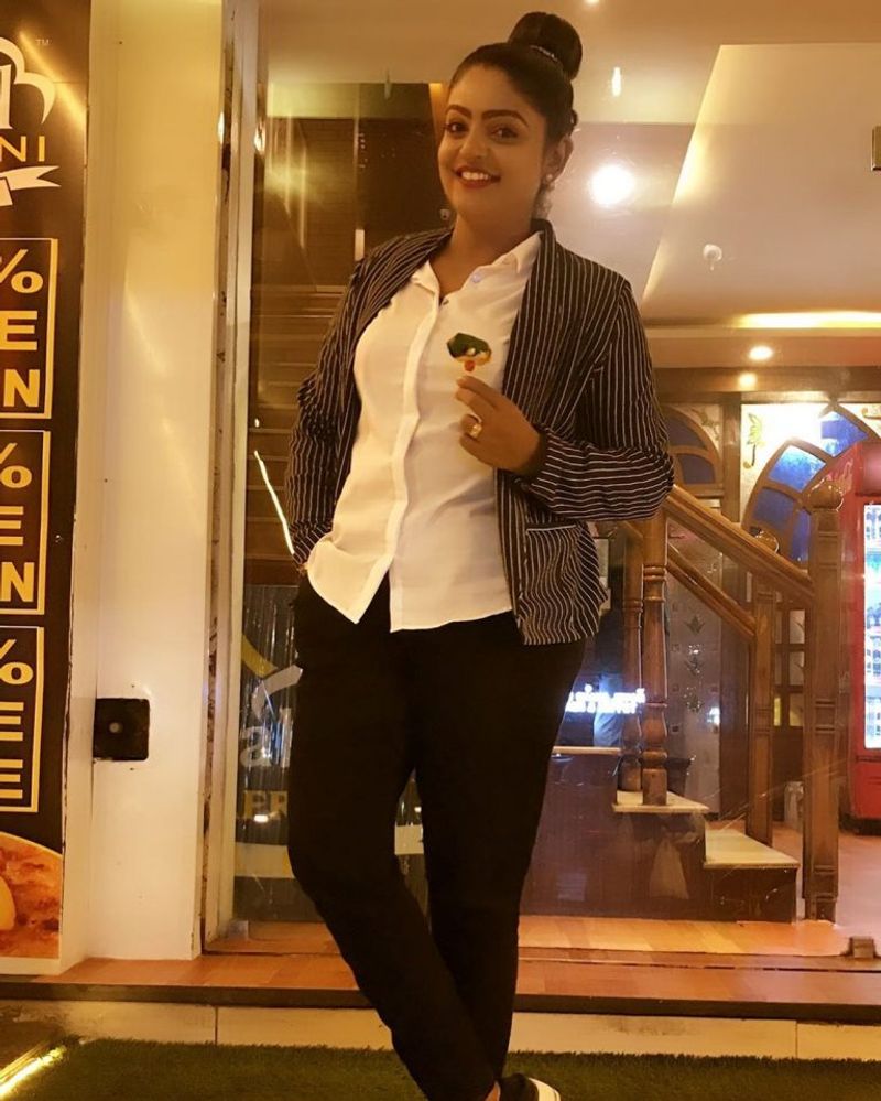 Karthika Deepam Fame Vantalakka Premi Viswanath Photos Viral