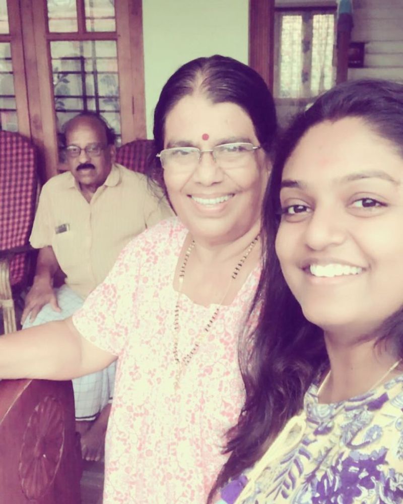 Karthika Deepam Fame Vantalakka Premi Viswanath Photos Viral
