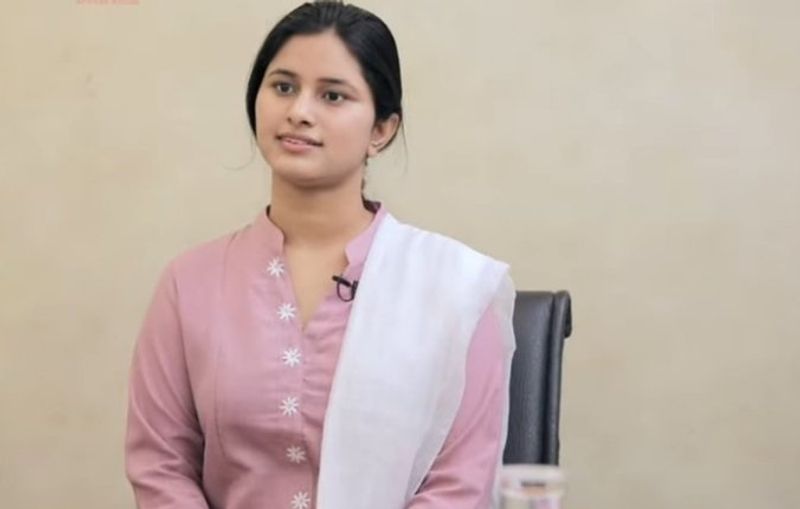 Visakha Yadav achieved 6th rank in UPSC exam, father is ASI in Delhi asa