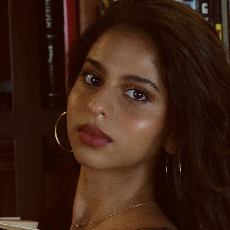bollywood actor sharukhan daughter suhanakhan glamour dressing photo