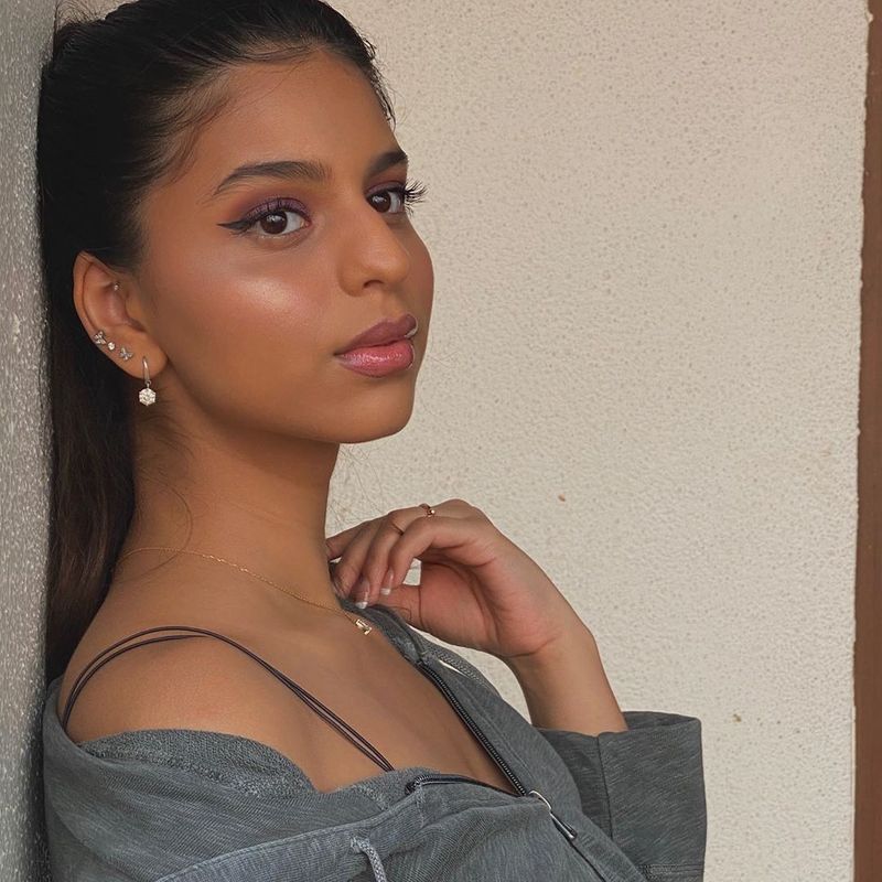 bollywood actor sharukhan daughter suhanakhan glamour dressing photo