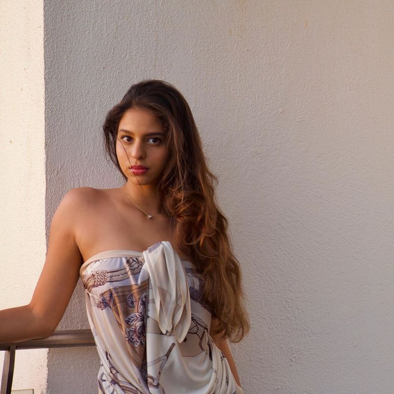 bollywood actor sharukhan daughter suhanakhan glamour dressing photo