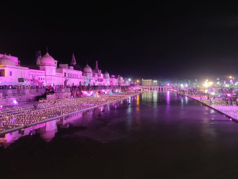 প্রস্তুতি শেষ। আজ অযোধ্যায় রামমন্দিরের ভূমিপুজো। তার আগে বদলে গিয়েছে গোটা অযোধ্যার রূপ। 