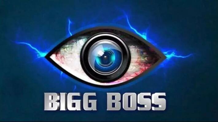 Big boss Fame Attacked by Unknown Persons in Road side Big boss Fame Attacked by Unknown Persons in Road side