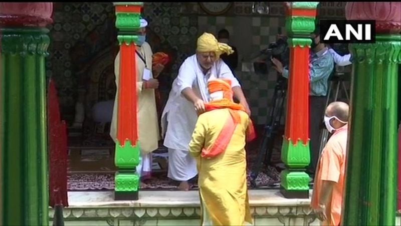 narenda modi in ayodhi for ramar kovil boomi poojai photos