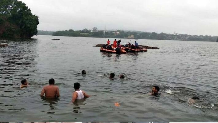Boat sunk in Gandak river due to strong storm, 26 people missing, dead bodies of seven people so far asa Boat sunk in Gandak river due to strong storm, 26 people missing, dead bodies of seven people so far asa
