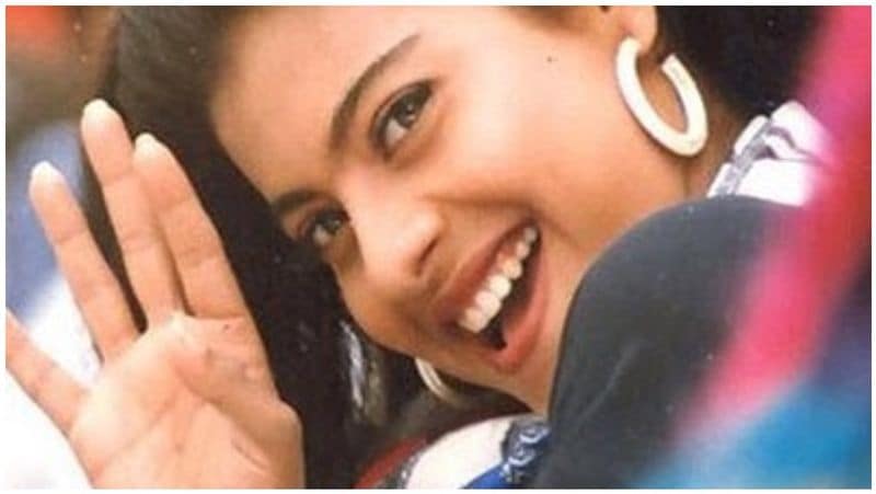 অভিনেত্রীদের প্লাস্টিক সার্জারি মানেই সংবাদ শিরোনামে উঠে আসা প্রসঙ্গে। এই প্রসঙ্গ কখনই কারও চোখের আরাল হয় না। সারাক্ষণ লাইমলাইটে থাকা অভিনেতা অভিনেত্রীদের মধ্যে ন্যূনতম পার্থক্য চোখে পড়ে সকলের। 