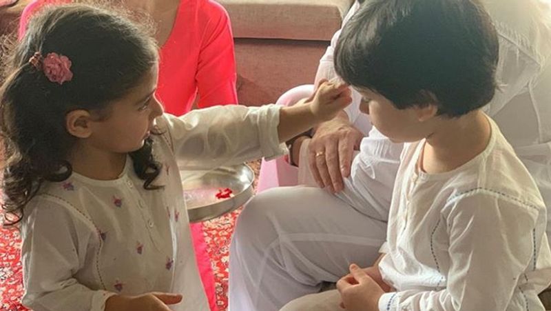 taimur ali khan celebrate Raksha bandhan with sister inaaya naumi soha ali khan tie rakhi on brother saif ali khan hand KPJ