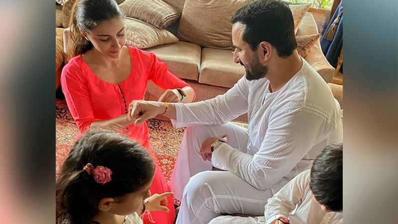 taimur ali khan celebrate Raksha bandhan with sister inaaya naumi soha ali khan tie rakhi on brother saif ali khan hand KPJ