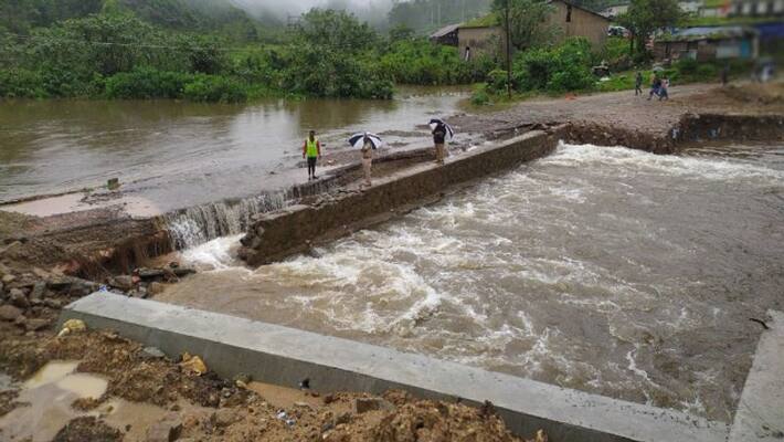 Munnar Periyavara temporary Bridge collapsed due to heavy rain Munnar Periyavara temporary Bridge collapsed due to heavy rain