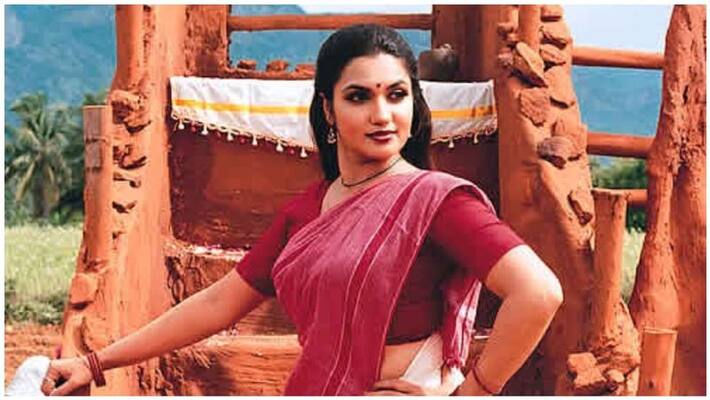 actress sukanya devotee to ramar photo goes viral actress sukanya devotee to ramar photo goes viral