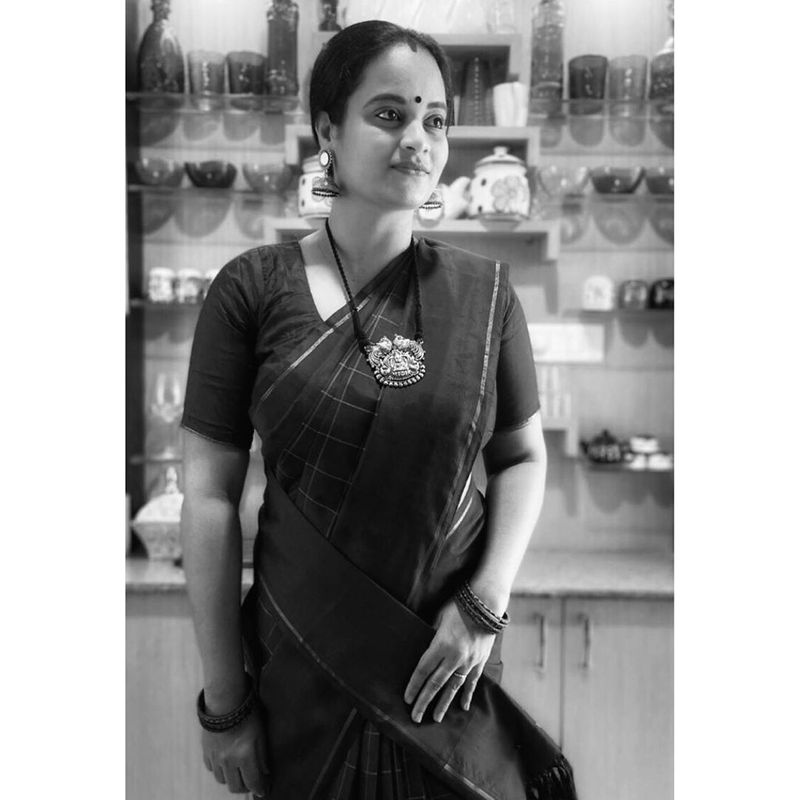 இப்போ வீட்டில் இருக்கும் சுஜாவருணீ 