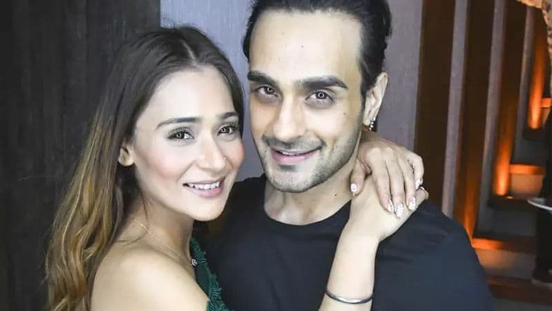 When television actress Sara Khan's comment on burqa went viral ADB