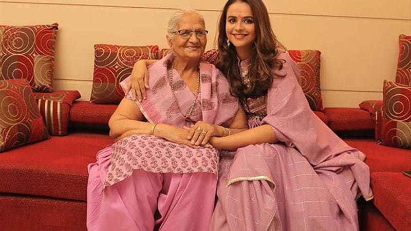 diya aur baati hum fame Actress prachi tehlan wedding rituals begins See mehandi ceremony pics KPY