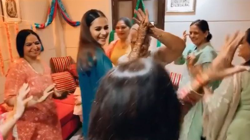 diya aur baati hum fame Actress prachi tehlan wedding rituals begins See mehandi ceremony pics KPY