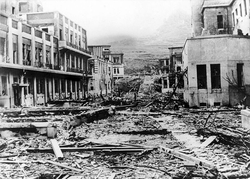 atomic bomb attack on Hiroshima and Nagasaki by america photos KPP