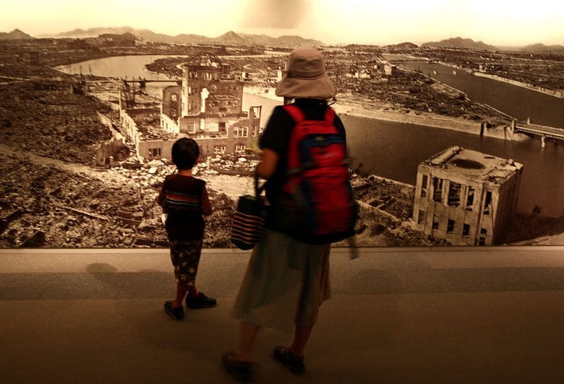 atomic bomb attack on Hiroshima and Nagasaki by america photos KPP