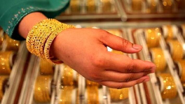 Gold prices held steady near record highs on Thursday as a weaker U.S. dollar Gold prices held steady near record highs on Thursday as a weaker U.S. dollar