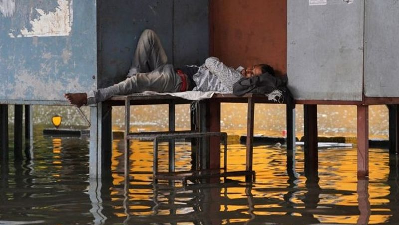 maharashtra mumbai heavy rains continue photos news of heavy rains disrupt mumbai bmc red alert in city kpr