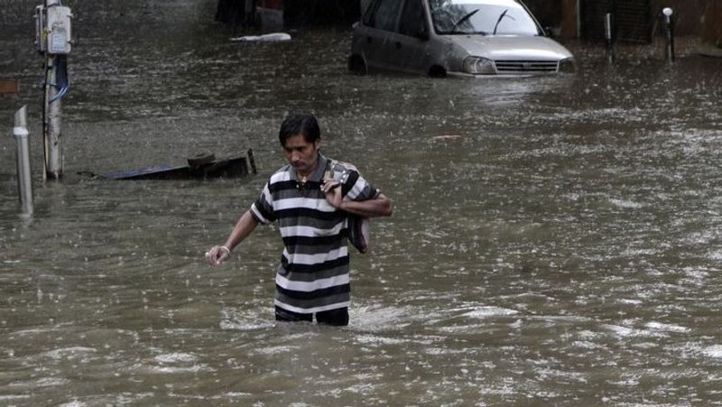 maharashtra mumbai heavy rains continue photos news of heavy rains disrupt mumbai bmc red alert in city kpr