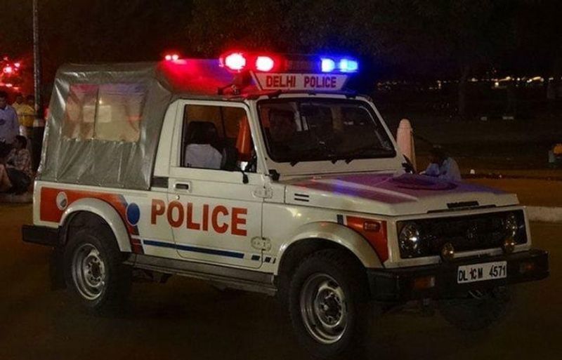12 year old girl attacked with scissors in Delhi kpn