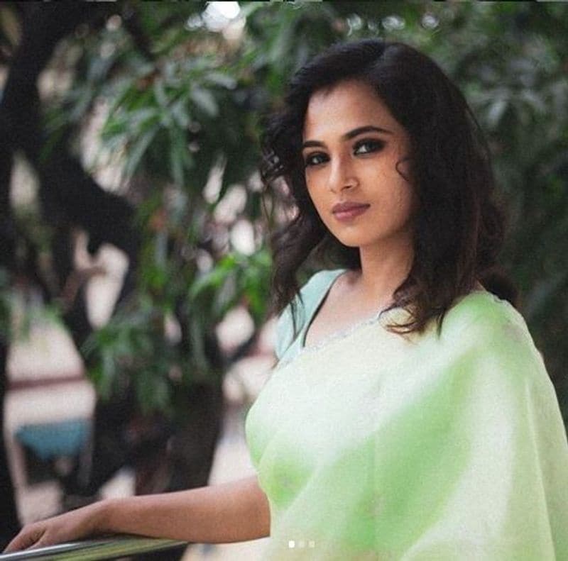 actress ramya pandian latest photo gallery