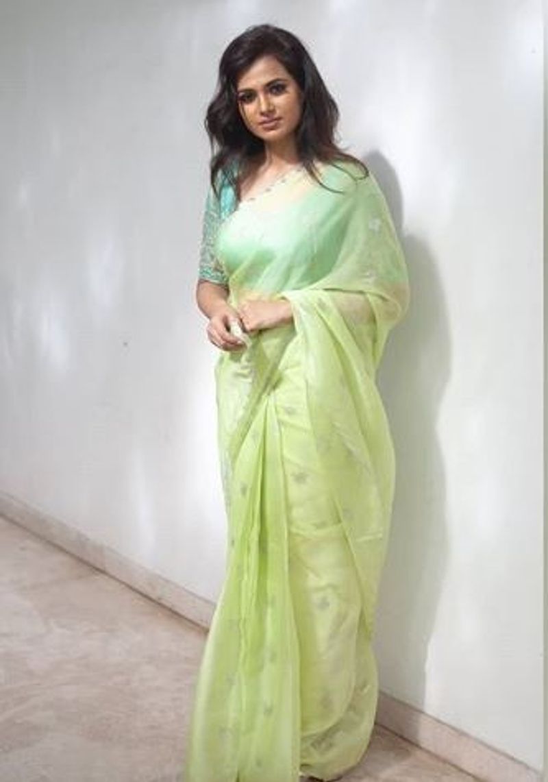 actress ramya pandian latest photo gallery