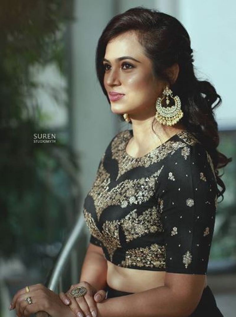 actress ramya pandian latest photo gallery
