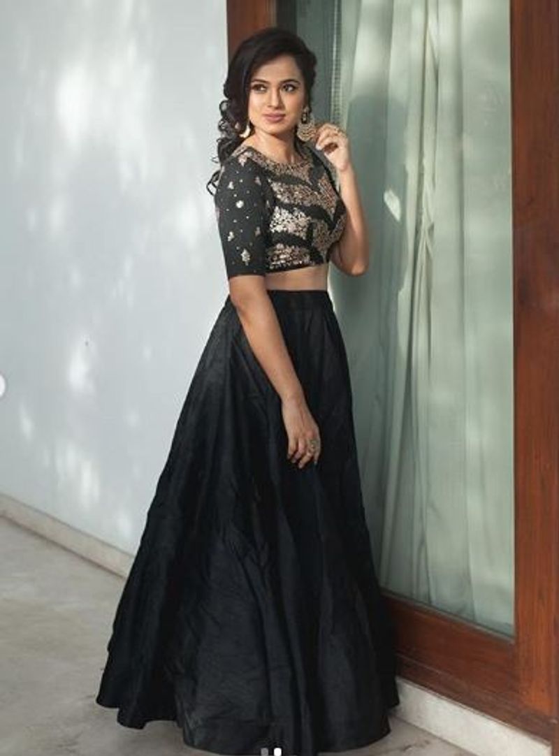 actress ramya pandian latest photo gallery
