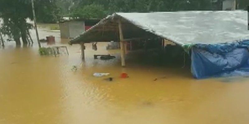 স্থানীয় প্রশাসন জানিয়েছে আলুভা এলাকায় পেরিয়ার নদীর জল ক্রমশই বাড়ছে। জলমগ্ন হয়ে গেছে অলুভাপ বিখ্যাত শিবমন্দির। 