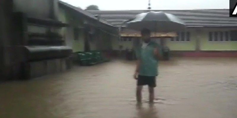  ওয়াইনাডেও রয়েছে প্রবল বৃষ্টির পূর্বাভাস। ইতিমধ্যেই ১২টি ত্রাণশিবির খোলা হয়েছে। যেখানে আশ্রয় নিয়েছেন শতাধিক মানুষ।
