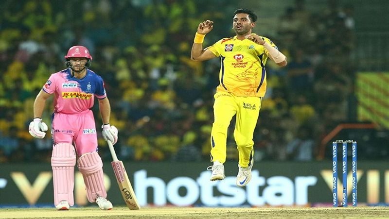 <p>দীপক চাহার-<br />
নতুন বলে দুই দিকে বল সুইং করাতে সিদ্ধ হস্তক দীপক চাহার। ২০১৮ সাল থেকে দলকে নির্ভরতা দিয়েছে দীপক চাহার। এবারও নিজের সেরাটা দিয়ে দলকে সাফল্য এনে দিতে মরিয়া ডান হাতি মিডিয়াম পেসার।<br />
</p>