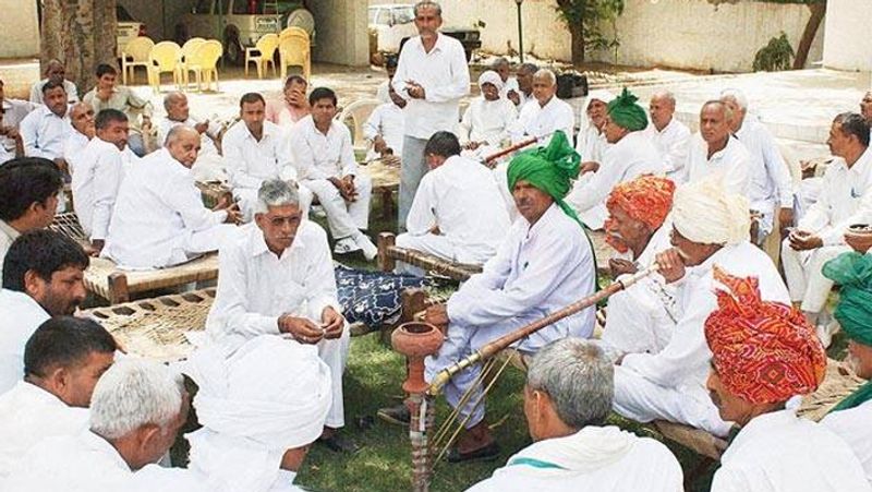 Rajasthan Banswara khap Panchayat Punished A girl naked And beaten for Love Marriage KPY