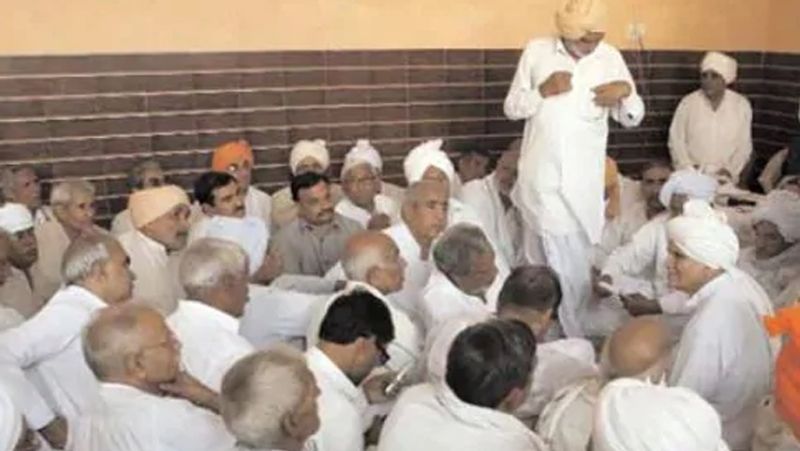 Rajasthan Banswara khap Panchayat Punished A girl naked And beaten for Love Marriage KPY