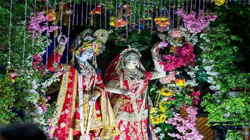 Kanha is doing makeup in the beauty parlor for Krishna janmashtami know what is the rate of which pack kpl