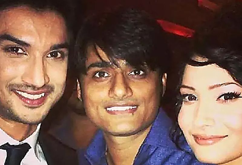 Sushant singh rajput friend sandeep singh with dawood ibrahim viral photo know the truth kpt