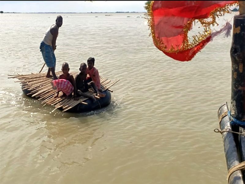 Bihar flood 2020: Boat has become ambulance due to floods in these 16 districts during Coronavirus, see 10 photos ASA