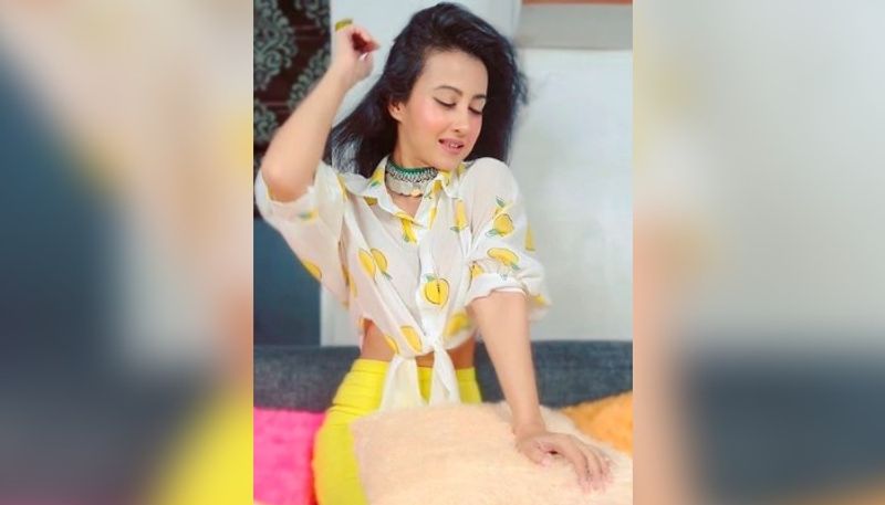 Monami Ghosh shares glimpses from her lavish bathroom ADB